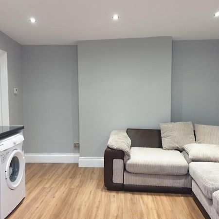 Lovely 1 Bedroom Flat High Barnet 3 Mins Away Eksteriør billede