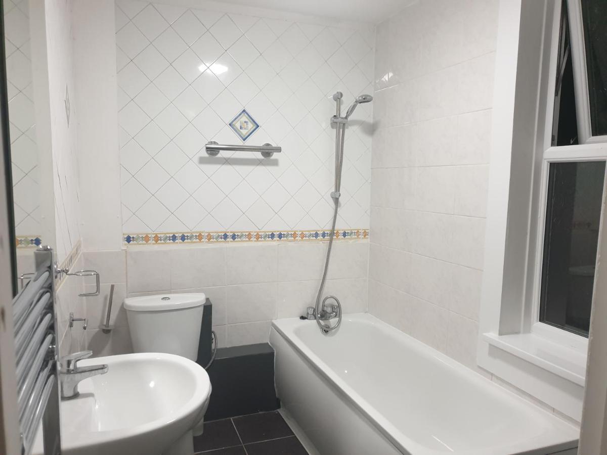 Lovely 1 Bedroom Flat High Barnet 3 Mins Away Eksteriør billede